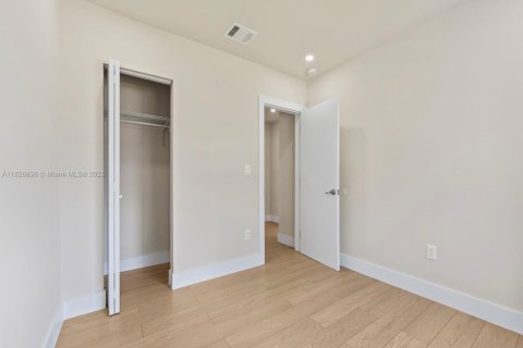 Casa en venta en Hialeah, Florida, 4 dormitorios, 162.58 m2 № 1800729 - foto 15