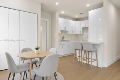 Casa en venta en Hialeah, Florida, 4 dormitorios, 162.58 m2 № 1800729 - foto 3