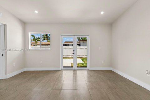 Casa en venta en Hialeah, Florida, 4 dormitorios, 162.58 m2 № 1800729 - foto 17