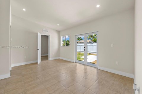 Casa en venta en Hialeah, Florida, 4 dormitorios, 162.58 m2 № 1800729 - foto 19