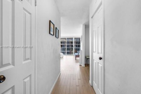 Condominio en alquiler en Surfside, Florida, 1 dormitorio, 97.55 m2 № 1935637 - foto 17