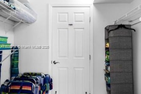 Condominio en alquiler en Surfside, Florida, 1 dormitorio, 97.55 m2 № 1935637 - foto 5