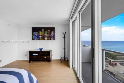 Condominio en alquiler en Surfside, Florida, 1 dormitorio, 97.55 m2 № 1935637 - foto 11