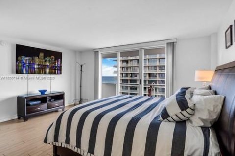 Condominio en alquiler en Surfside, Florida, 1 dormitorio, 97.55 m2 № 1935637 - foto 12