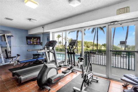 Condominio en alquiler en Surfside, Florida, 1 dormitorio, 97.55 m2 № 1935637 - foto 19
