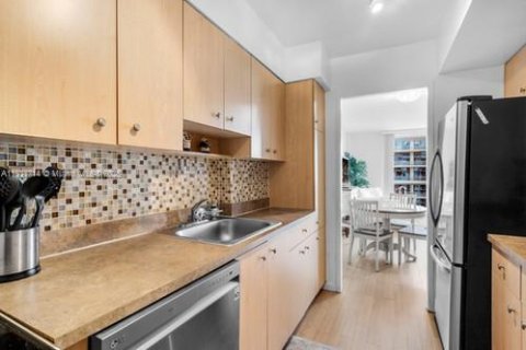 Condominio en alquiler en Surfside, Florida, 1 dormitorio, 97.55 m2 № 1935637 - foto 6