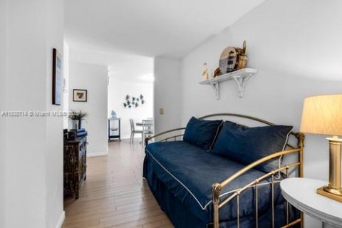 Condominio en alquiler en Surfside, Florida, 1 dormitorio, 97.55 m2 № 1935637 - foto 8