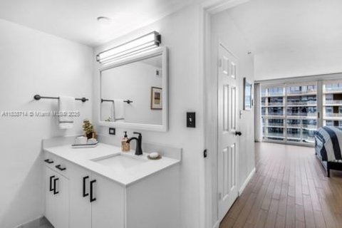 Condominio en alquiler en Surfside, Florida, 1 dormitorio, 97.55 m2 № 1935637 - foto 14