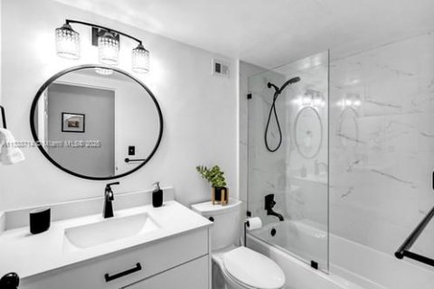 Condominio en alquiler en Surfside, Florida, 1 dormitorio, 97.55 m2 № 1935637 - foto 13