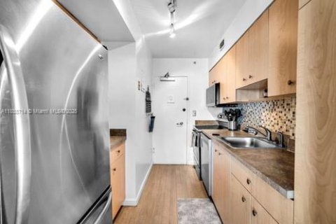 Condominio en alquiler en Surfside, Florida, 1 dormitorio, 97.55 m2 № 1935637 - foto 7