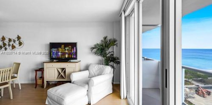 Condominio en Surfside, Florida, 1 dormitorio № 1935637