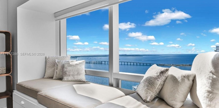 Condo in Miami, Florida, 2 bedrooms  № 2041048