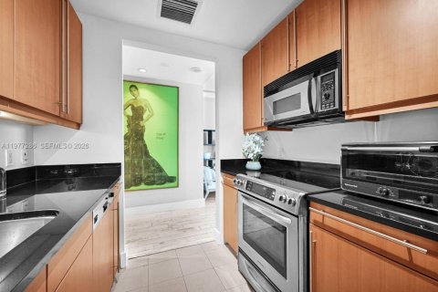 Condo in Miami, Florida, 2 bedrooms  № 2041048 - photo 16
