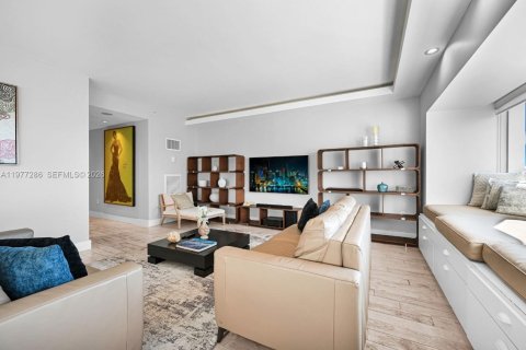 Condo in Miami, Florida, 2 bedrooms  № 2041048 - photo 6