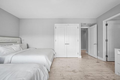 Condo in Miami, Florida, 2 bedrooms  № 2041048 - photo 21
