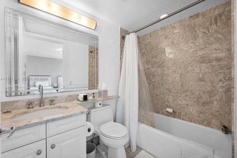 Condo in Miami, Florida, 2 bedrooms  № 2041048 - photo 23