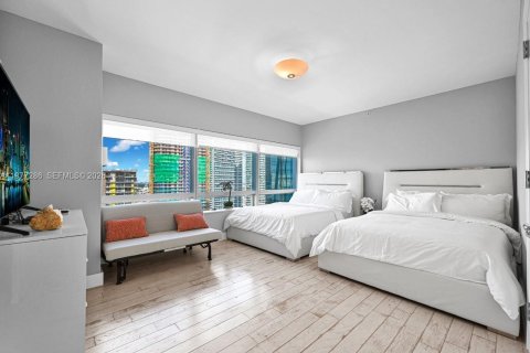 Condo in Miami, Florida, 2 bedrooms  № 2041048 - photo 19