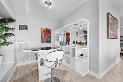 Condo in Miami, Florida, 2 bedrooms  № 2041048 - photo 11