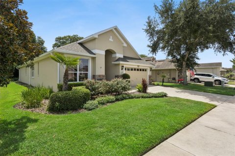House in Mount Dora, Florida 3 bedrooms, 169.83 sq.m. № 2217018 - photo 3