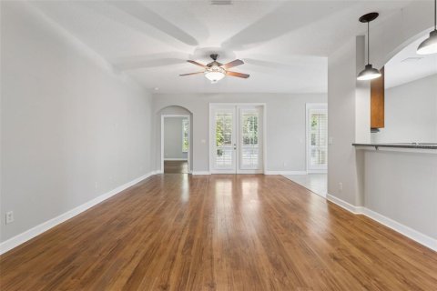 House in Mount Dora, Florida 3 bedrooms, 169.83 sq.m. № 2217018 - photo 8