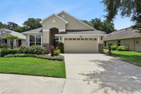 House in Mount Dora, Florida 3 bedrooms, 169.83 sq.m. № 2217018 - photo 2