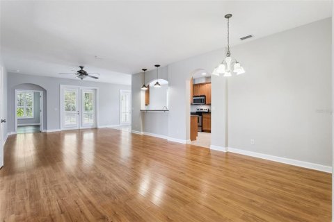 House in Mount Dora, Florida 3 bedrooms, 169.83 sq.m. № 2217018 - photo 7