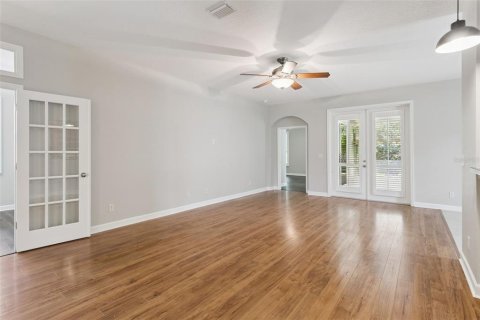 House in Mount Dora, Florida 3 bedrooms, 169.83 sq.m. № 2217018 - photo 6