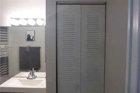Copropriété à vendre à Miami Lakes, Floride: 1 chambre, 65.03 m2 № 2414809 - photo 6
