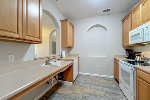 Condo in Orlando, Florida, 2 bedrooms № 2239651 - photo 19