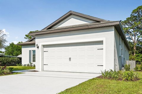 House in St. Lucie, Florida 3 bedrooms, 143.07 sq.m. № 2245588 - photo 2