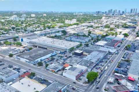 Propiedad comercial en venta en Miami, Florida № 1867130 - foto 9
