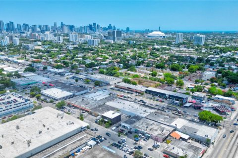 Propiedad comercial en venta en Miami, Florida № 1867130 - foto 8