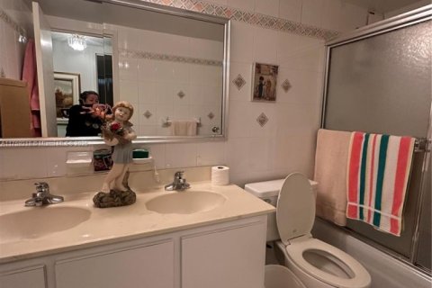 Condo in Hallandale Beach, Florida, 1 bedroom  № 1962164 - photo 30