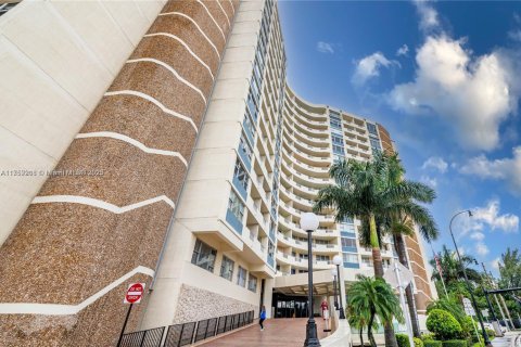 Condo in Hallandale Beach, Florida, 1 bedroom  № 1962164 - photo 5