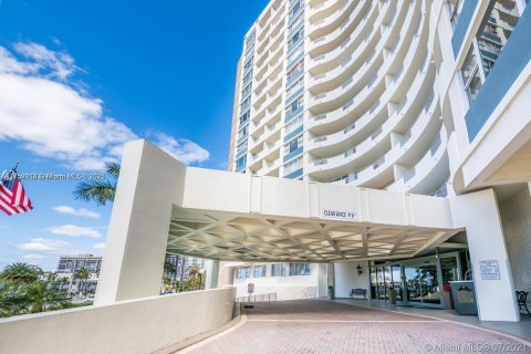 Condo in Hallandale Beach, Florida, 1 bedroom  № 1962164 - photo 6
