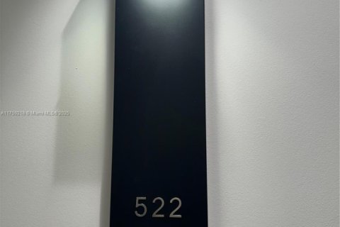 Condo in Hallandale Beach, Florida, 1 bedroom  № 1962164 - photo 9