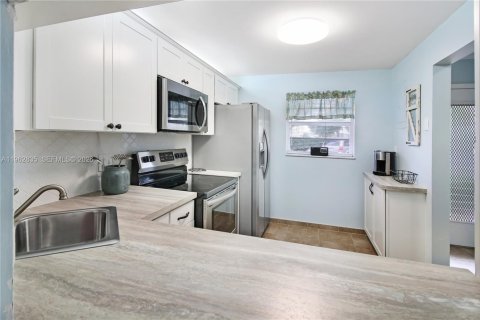 Copropriété à vendre à Lauderdale-by-the-Sea, Floride: 1 chambre, 78.97 m2 № 2025877 - photo 5