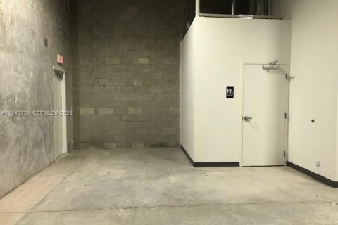 Купить коммерческую недвижимость в Суитуотер, Флорида № 2000574 - фото 17