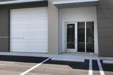 Коммерческая недвижимость в Суитуотер, Флорида № 2000574