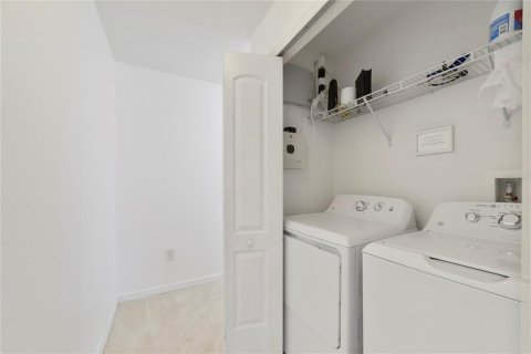 Townhouse in Kissimmee, Florida 4 bedrooms, 176.7 sq.m. № 2377794 - photo 19