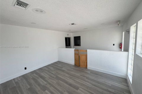 Купить коммерческую недвижимость в Холливуд, Флорида № 2016841 - фото 3