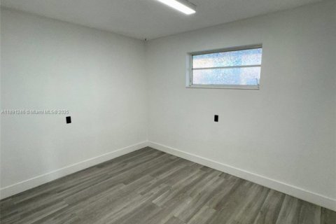 Купить коммерческую недвижимость в Холливуд, Флорида № 2016841 - фото 6