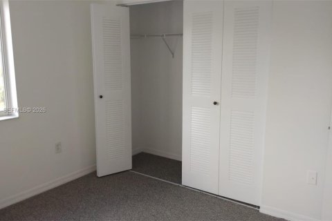 Townhouse in Miami, Florida 3 bedrooms, 134.71 sq.m. № 2067568 - photo 10