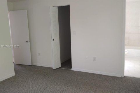 Townhouse in Miami, Florida 3 bedrooms, 134.71 sq.m. № 2067568 - photo 14