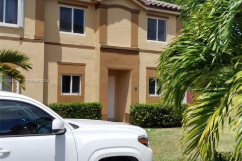 Townhouse in Miami, Florida 3 bedrooms, 134.71 sq.m. № 2067568 - photo 2