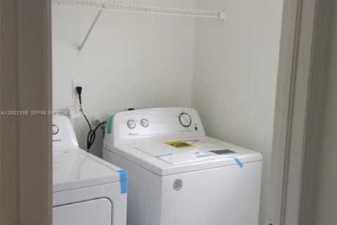 Townhouse in Miami, Florida 3 bedrooms, 134.71 sq.m. № 2067568 - photo 7