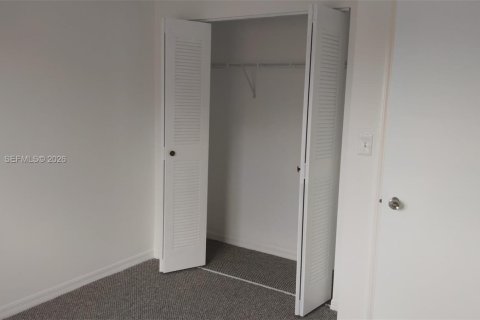 Townhouse in Miami, Florida 3 bedrooms, 134.71 sq.m. № 2067568 - photo 11