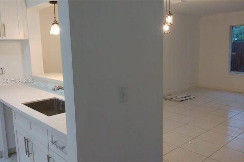 Townhouse in Miami, Florida 3 bedrooms, 134.71 sq.m. № 2067568 - photo 6