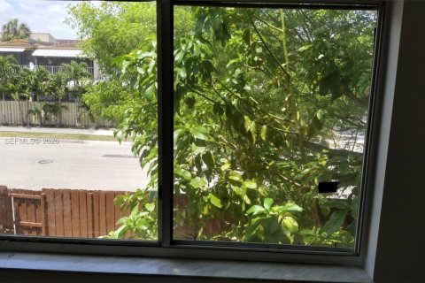 Townhouse in Miami, Florida 3 bedrooms, 134.71 sq.m. № 2067568 - photo 13