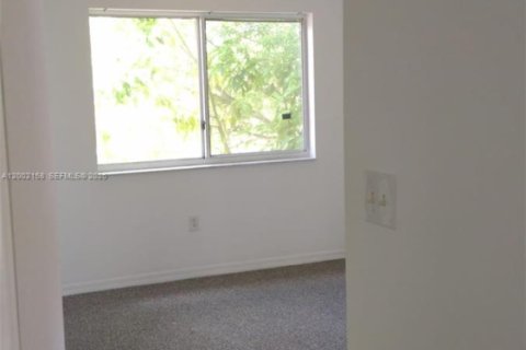 Townhouse in Miami, Florida 3 bedrooms, 134.71 sq.m. № 2067568 - photo 15